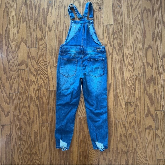 Almost Famous Medium Wash Distressed Skinny Denim Overalls Size 5 - Picture 7 of 13